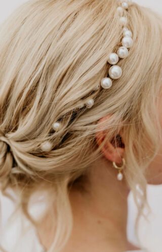 Details Haarband mit Perlen von Elaloves